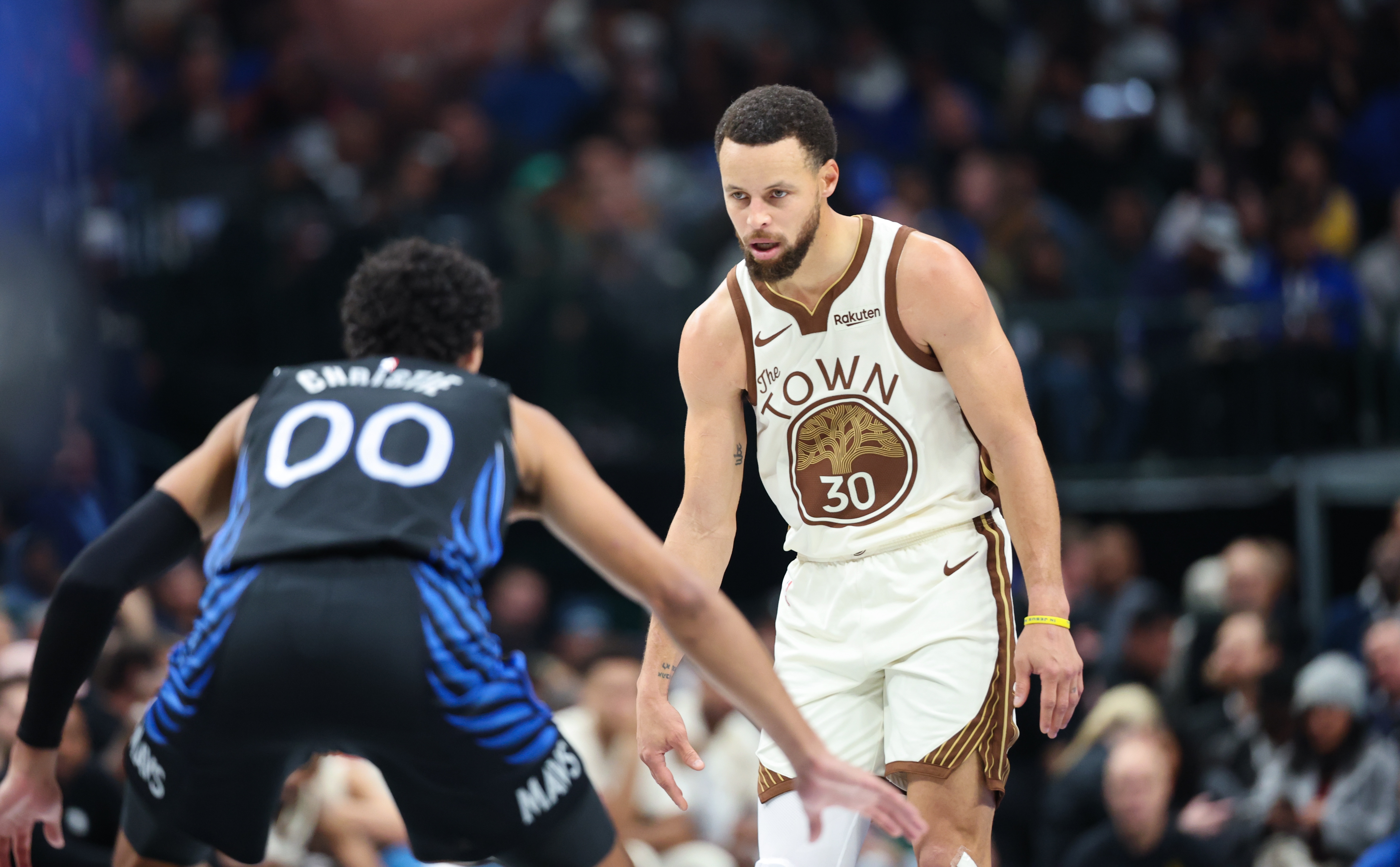 leyu-基德：库里进了高难度球克里斯蒂都摊手了 我告诉他这是库里本事