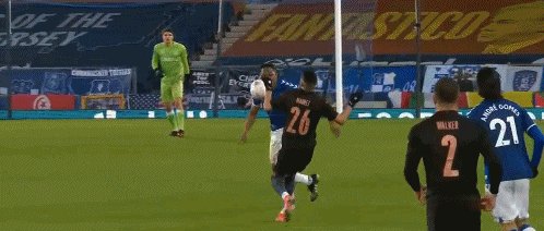 leyu-【早报】主场连戴帽+德甲射手榜第二！莱万再冲金球！