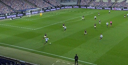 leyu-【早报】主场连戴帽+德甲射手榜第二！莱万再冲金球！